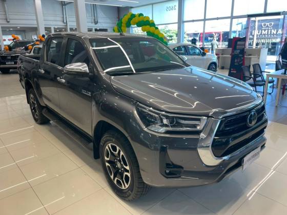 TOYOTA HILUX 2.8 D-4D TURBO DIESEL CD SRX LIMITED 4X4 AUTOMÁTICO TOYOTA HILUX 2.8 D-4D TURBO DIESEL CD SRX LIMITED 4X4 AUTOMÁTICO